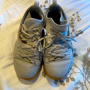 Boys Under Armour Basketball sneakers